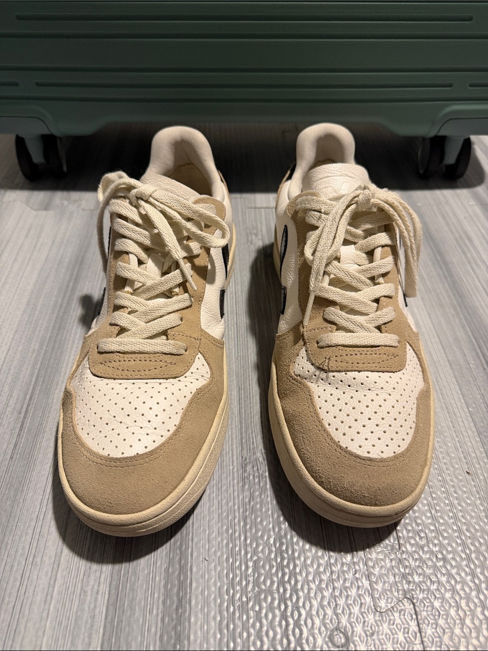 VEJA Men's V-10 Sneakers in Sahara Extra White Black Size 10 - Picture 2 of 9
